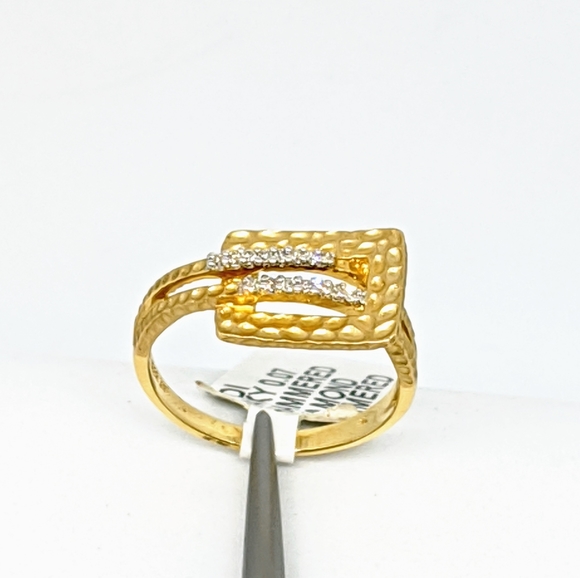Hammered finish diamond ring - Picture 2 of 3